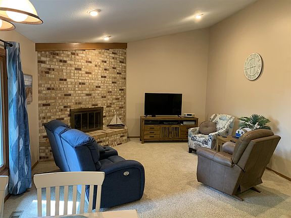 2nd image of 3016 Winslow Pl