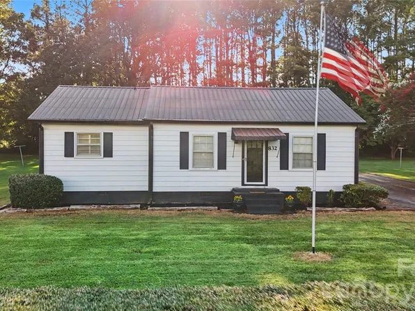832 Baker St, Statesville, NC 28677