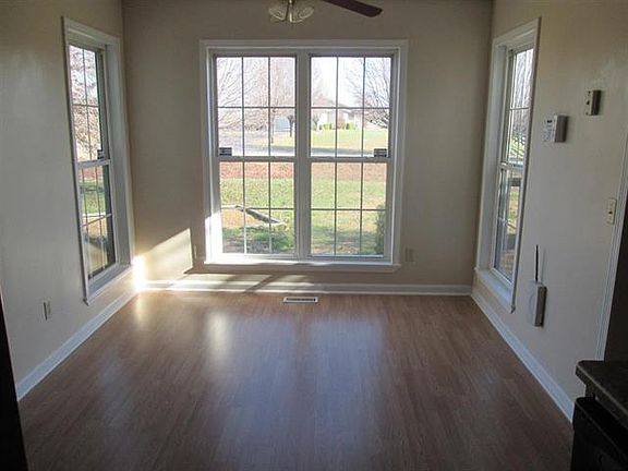 3rd image of 94 Meadowbrook Dr