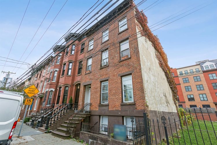 1st image of 259 York St