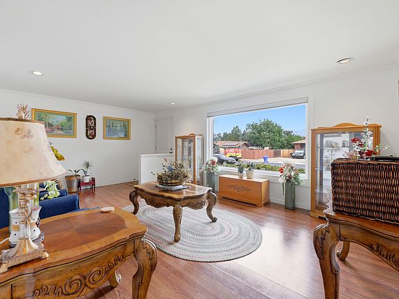 4th image of 7472 S Waterloo Cir