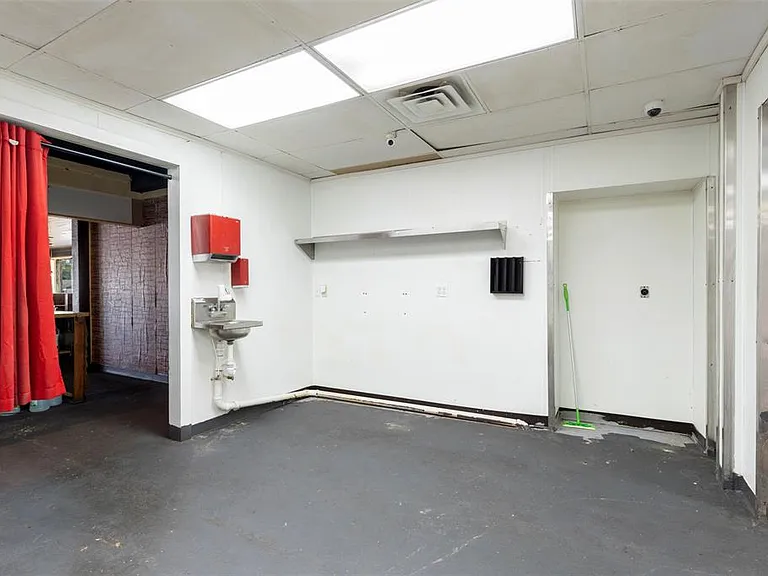 327 S Green Ave — Photo 21