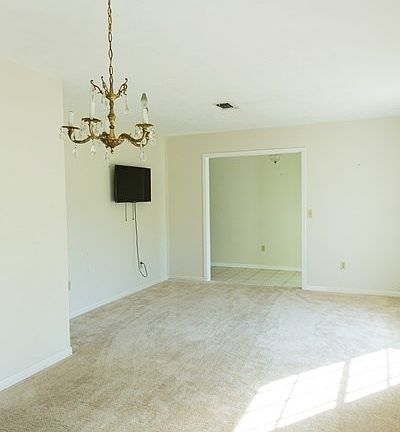 5th image of 204 Cunningham Dr