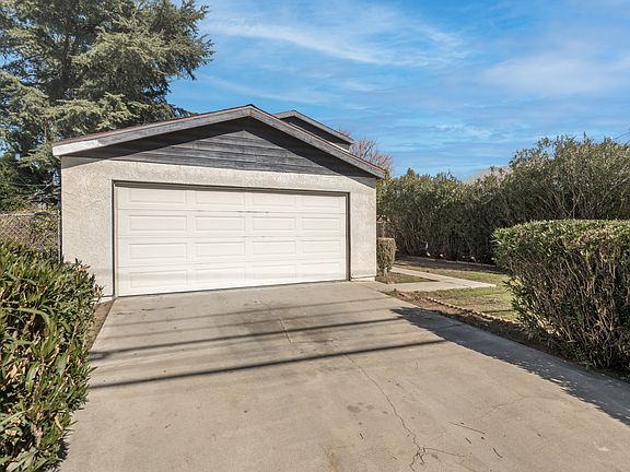3rd image of 1065 E Phillips Blvd