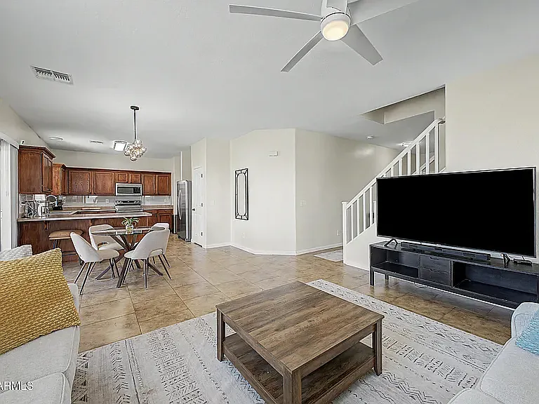 2527 S 89th Dr — Photo 3