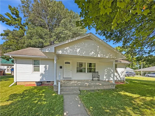 215 S Sheldon St, Arcola, IL 61910