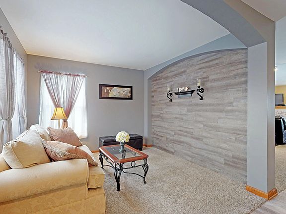 5th image of 115 Evergreen Dr