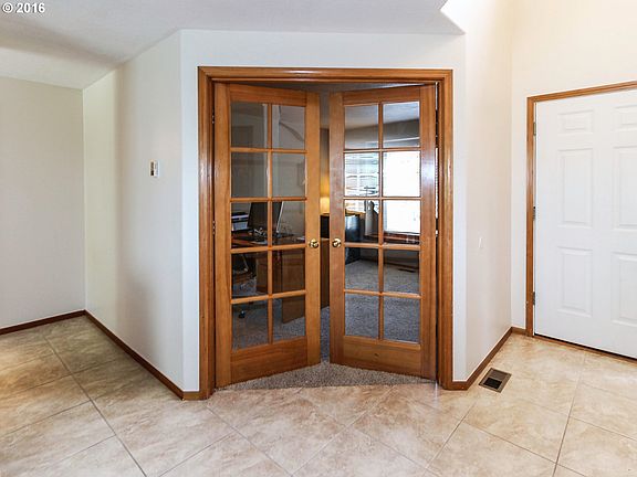 5th image of 1701 SE 184th Ave