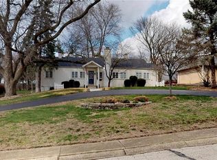 220 Southmoreland Pl, Decatur, IL 62521