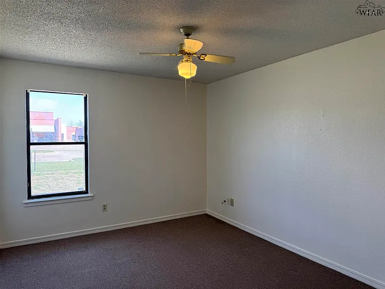 1208 Wendy Rdg — Photo 10