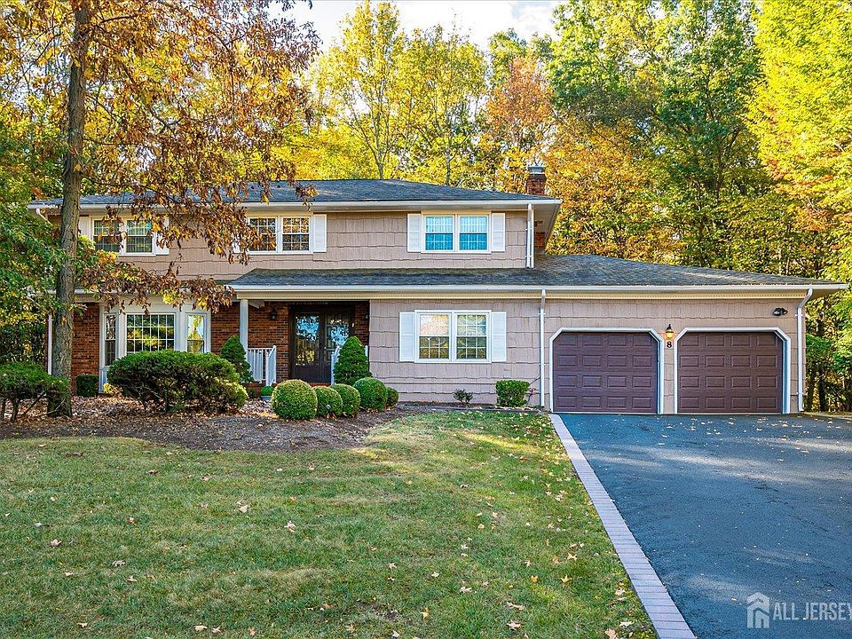 1st image of 8 Woodmere Rd