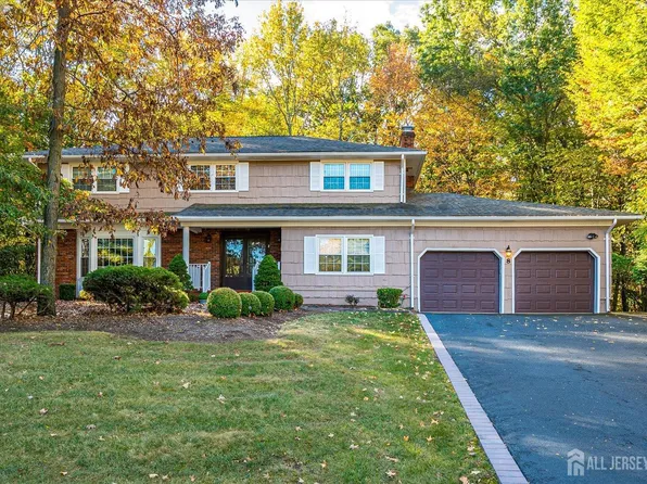 8 Woodmere Rd, North Brunswick, NJ 08902