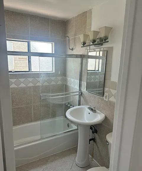 1610 N Martel Ave #2 — Photo 2