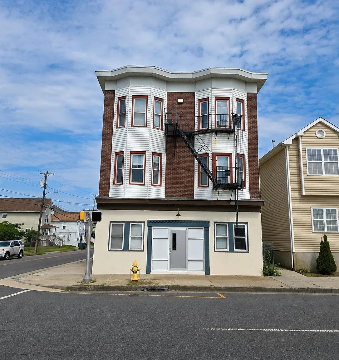 1 bed, 1.0 bath, $1,600 — Photo 2