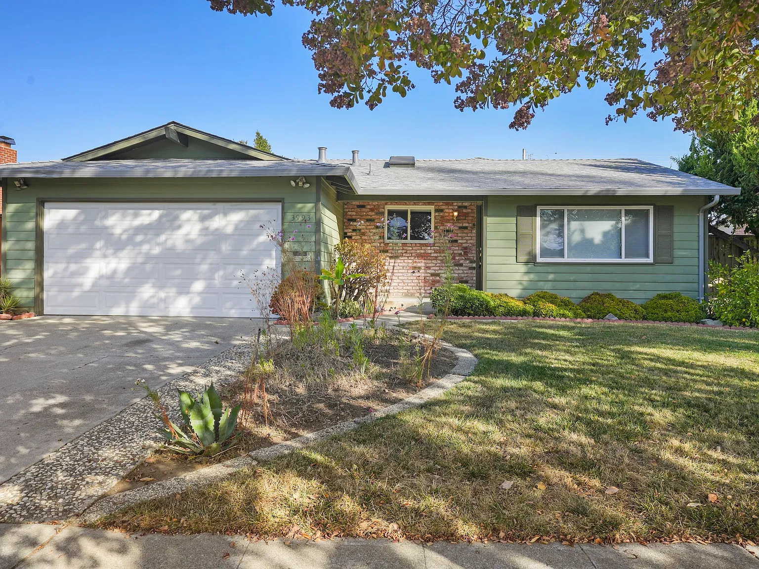 3 bed, 2.0 bath, 1458 sqft, $4,435 — Photo 1