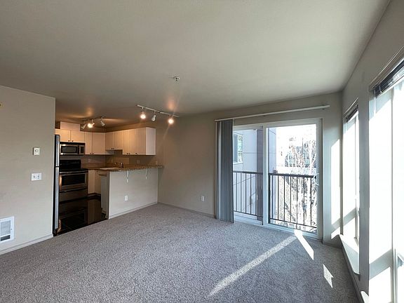 4th image of 323 Queen Anne Ave N APT 405