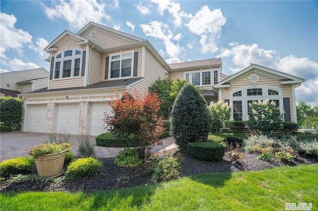 1st image of 15 Hamlet Woods Dr
