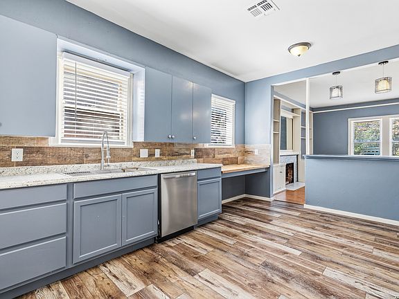 3rd image of 158 THORAIN BLVD