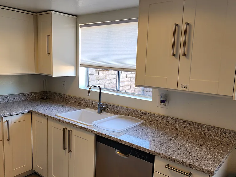 121 W Loma Vista Dr #101 — Photo 22