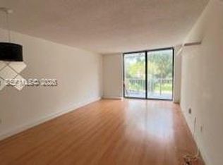 Vecinos Del Mar, North Miami, FL 33181