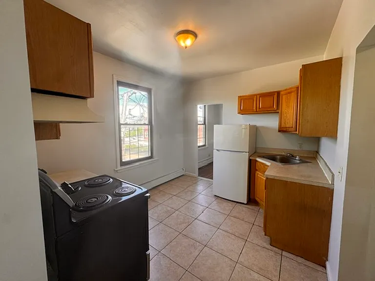 97 Waverly St #3R — Photo 2