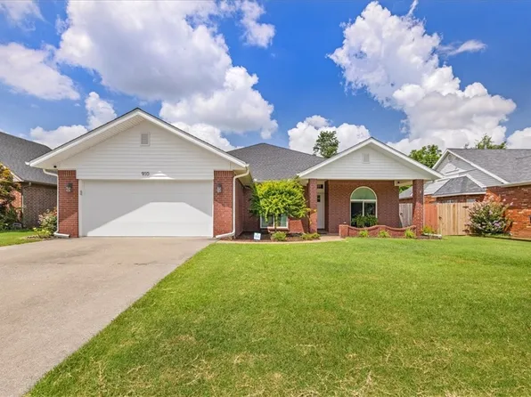 910 N 37th St, Rogers, AR 72756