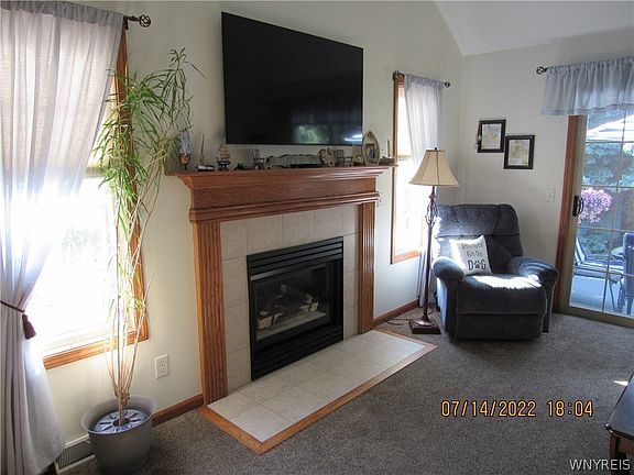 3rd image of 7 Gardenville On The Grn