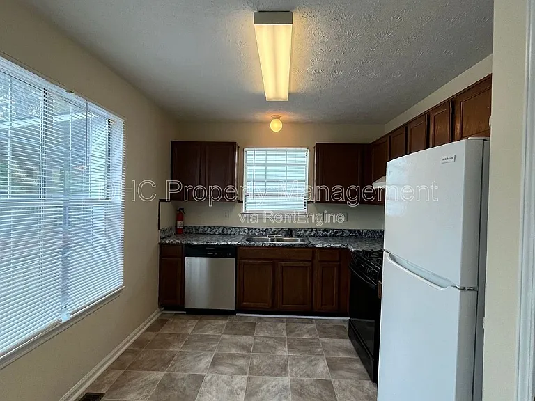 1183 Red Oak Cv — Photo 8