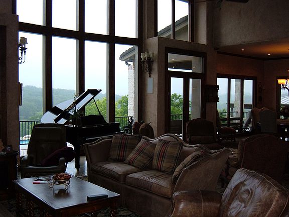 4th image of 308 River Chase Ct