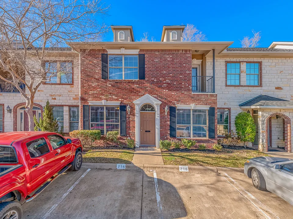 101 Forest Dr