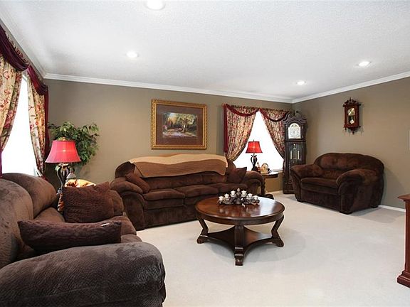 4th image of 205 Grassy Creek Dr