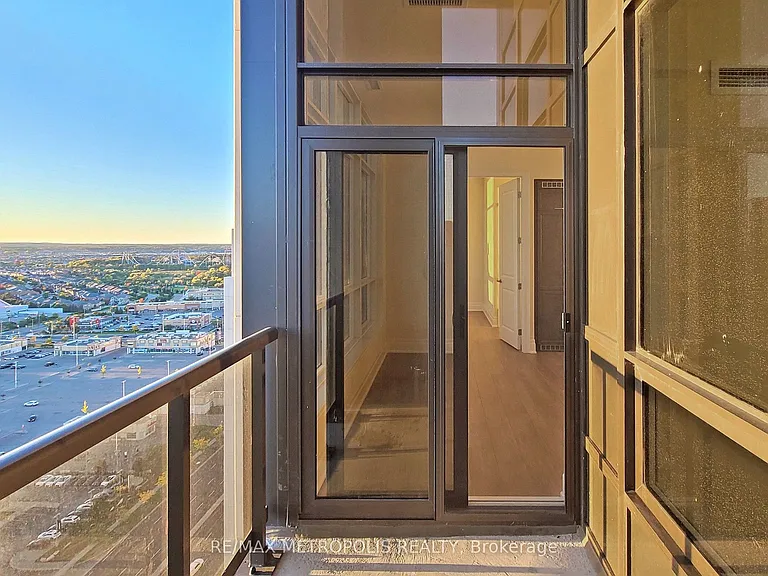 9075 Jane St #Penthouse 08 — Photo 44
