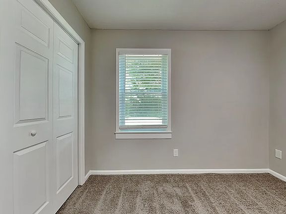 5th image of 324 Plaza Dr