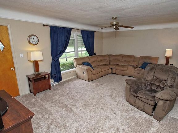 2nd image of 815 Bayridge Blvd