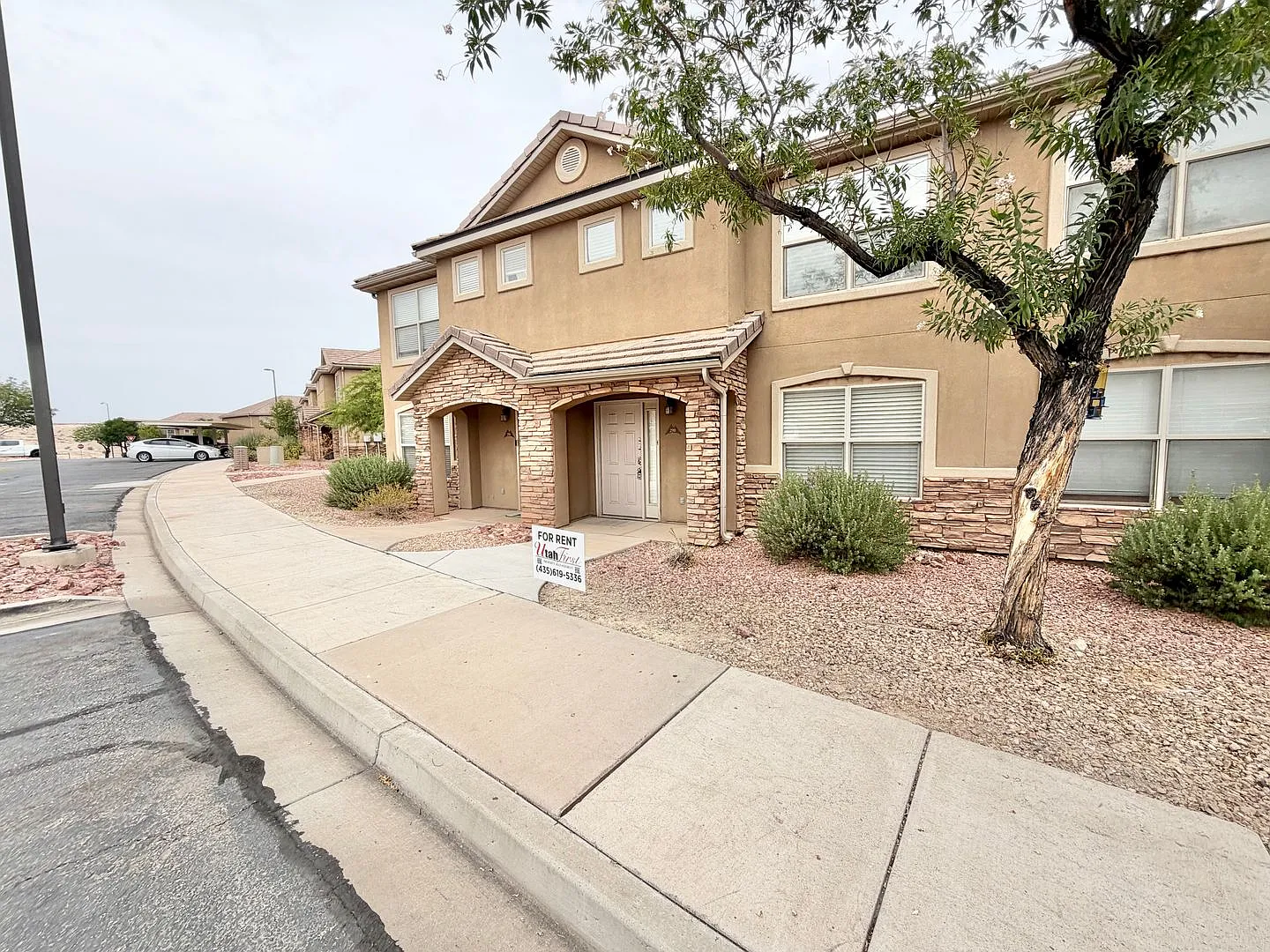 Beautiful Hidden Valley Townhome! Community Swimming Pool! — Photo 3