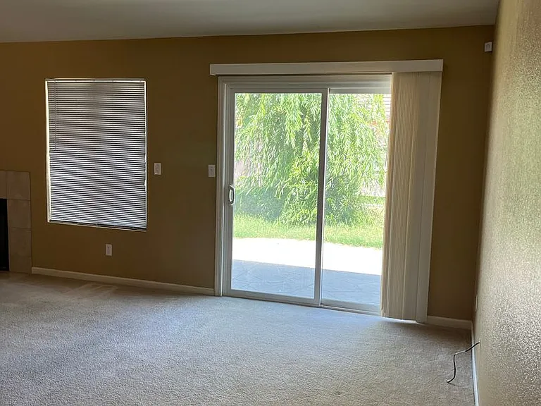 550 Castlerock Ave — Photo 5