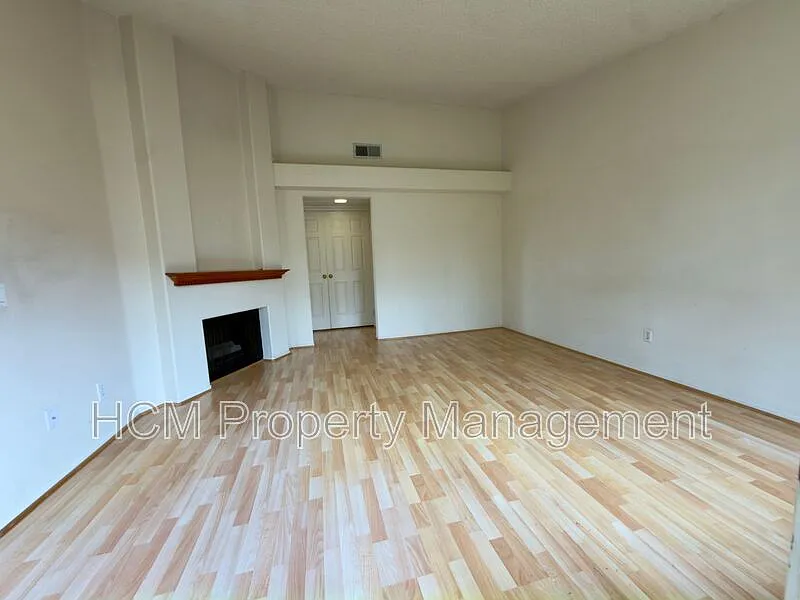2 bed, 2.0 bath, 1032 sqft, $3,100 — Photo 2