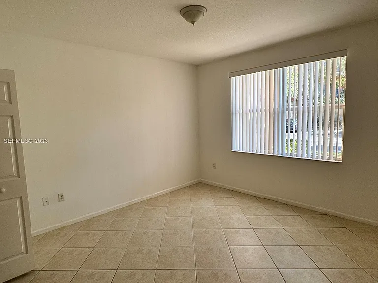 4602 SW 160th Ave — Photo 6