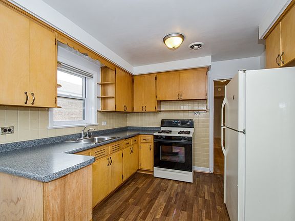 3rd image of 7744 W Norwood St