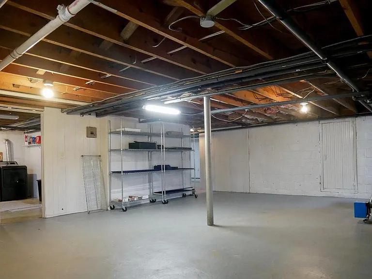 26015 Woodfield Rd — Photo 35