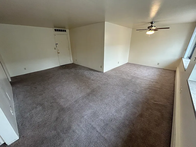 Executive House — Photo 25