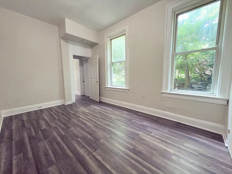1030 Considine Ave — Photo 7