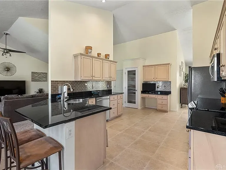 42 Patton Dr — Photo 5