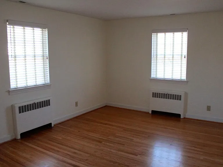 948 Harrington Ave — Photo 7