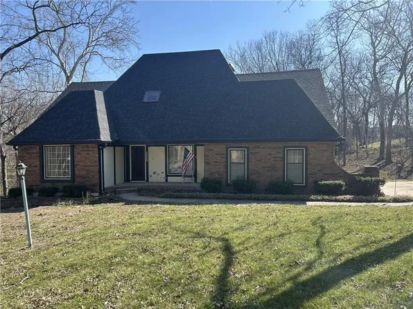 7317 N Nevada Ave, Parkville, MO 64152