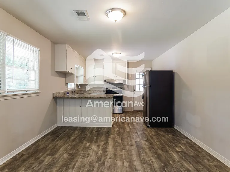 83815_005_breakfast_nook_13847449.jpg
