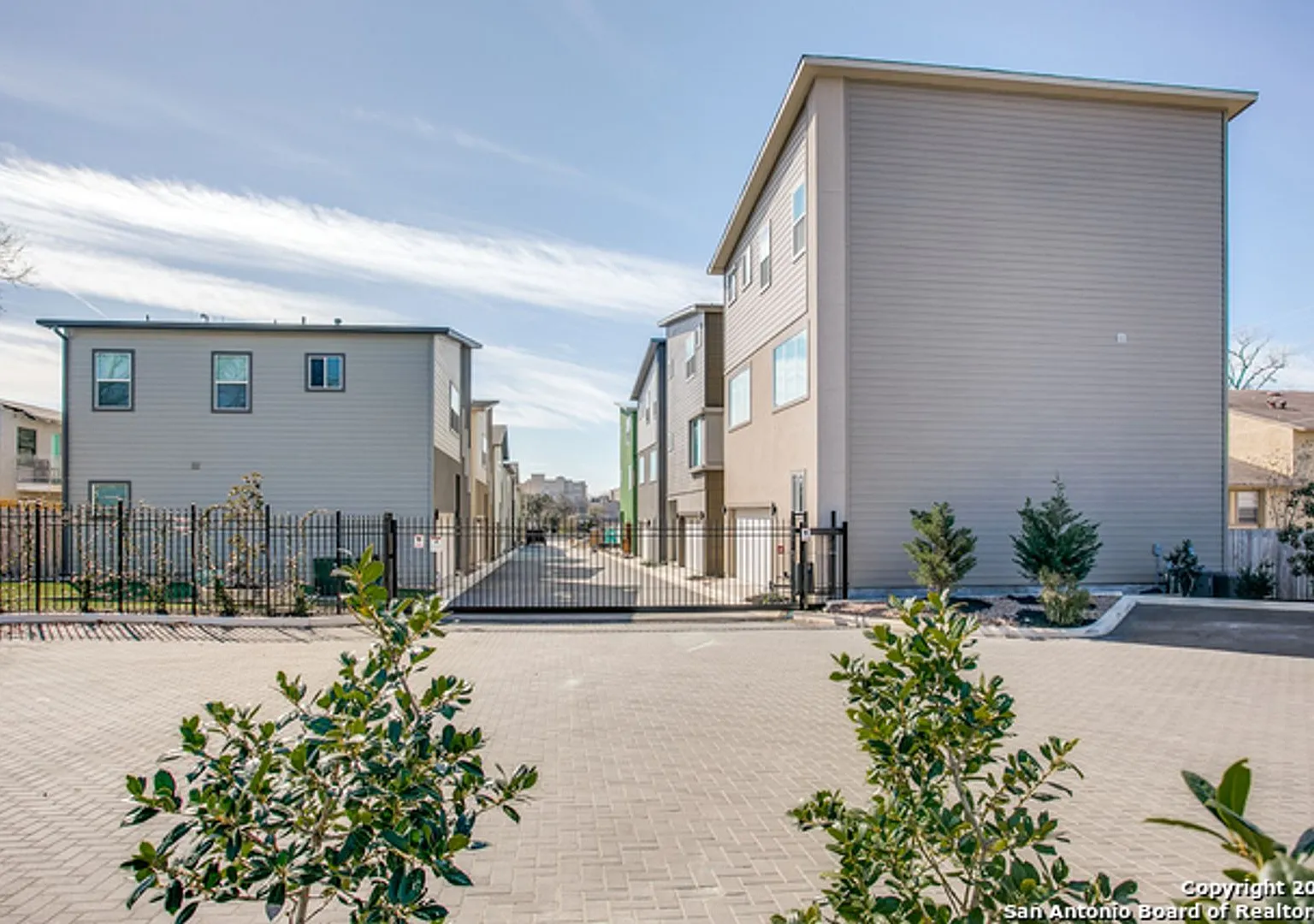 Luxury 3-Bedroom Alamo Heights Townhome — Photo 1