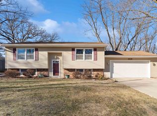 328 Drynan Dr, Waterloo, IA 50701