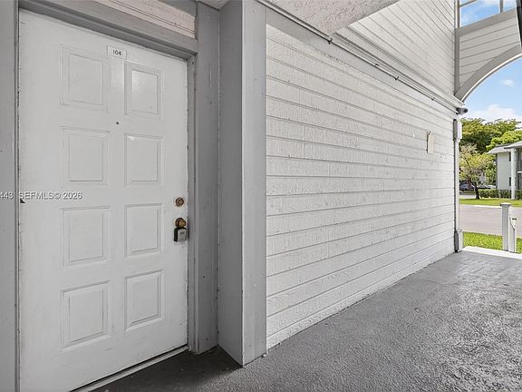 2nd image of 20731 NE 4th Pl APT 104