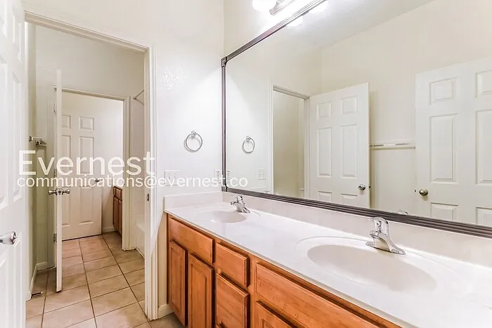 709 W 35th St — Photo 18